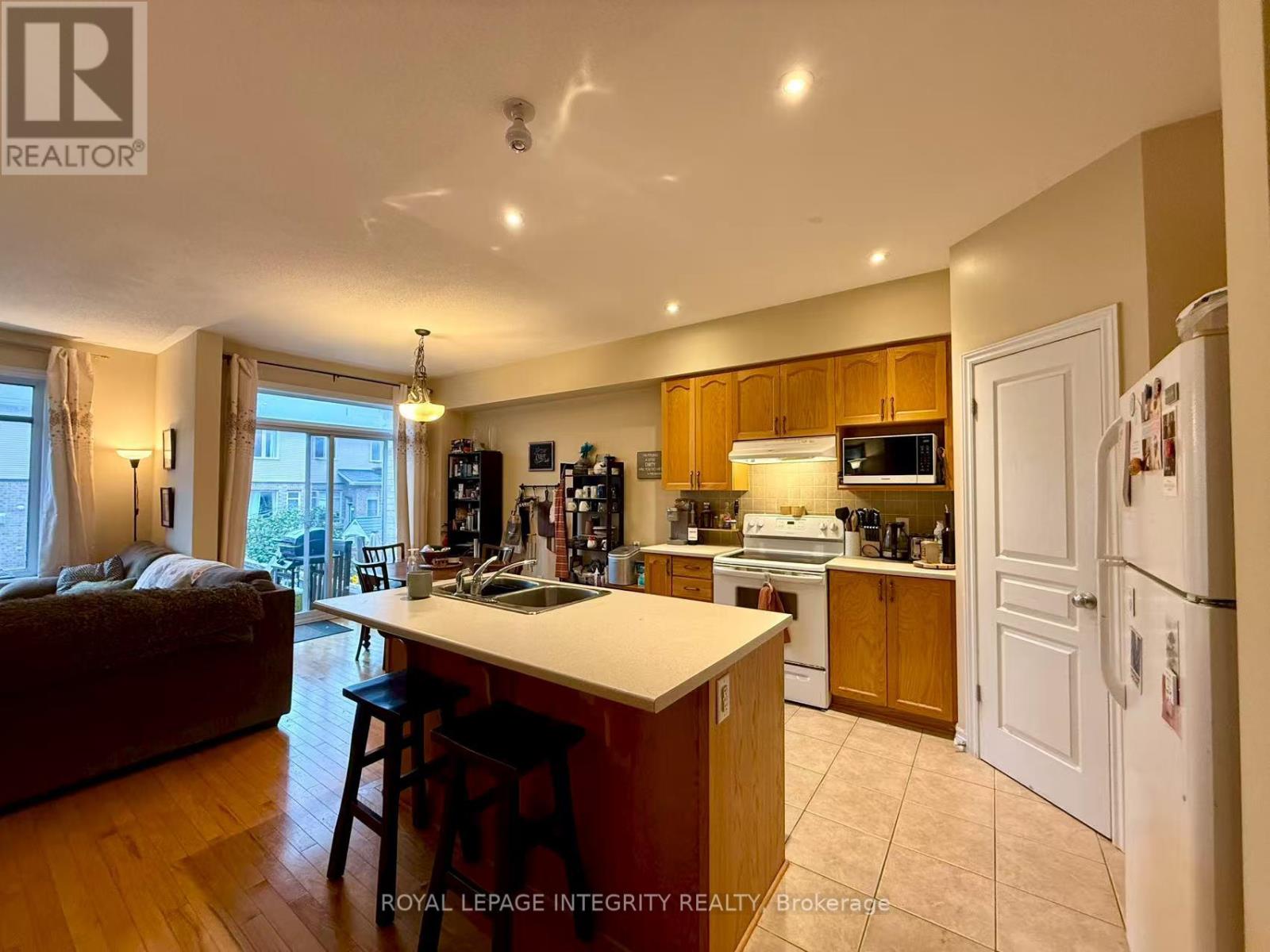 Photo 7 of 1029 Ottenbrite Crescent, Ottawa ON