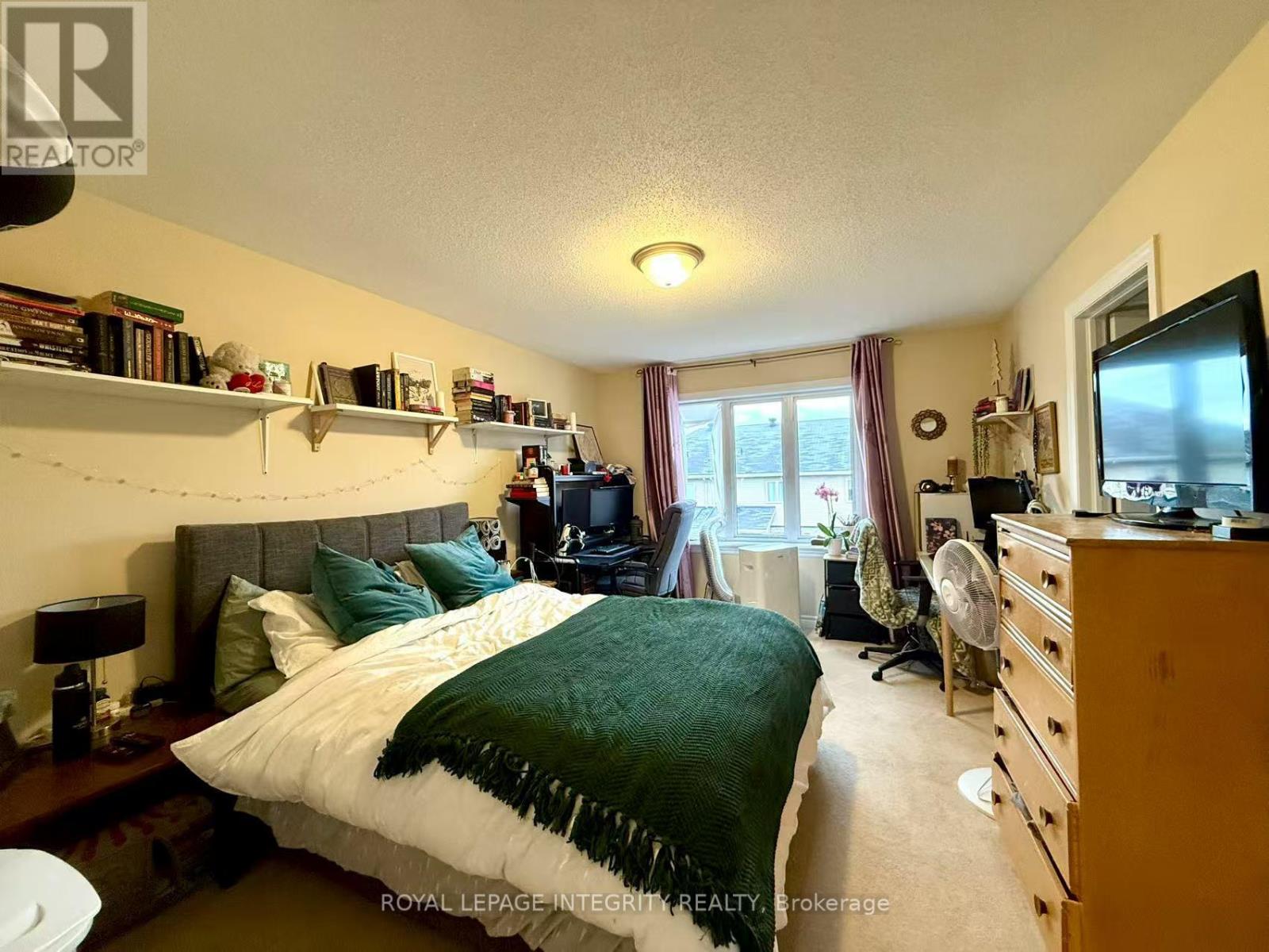 Photo 5 of 1029 Ottenbrite Crescent, Ottawa ON
