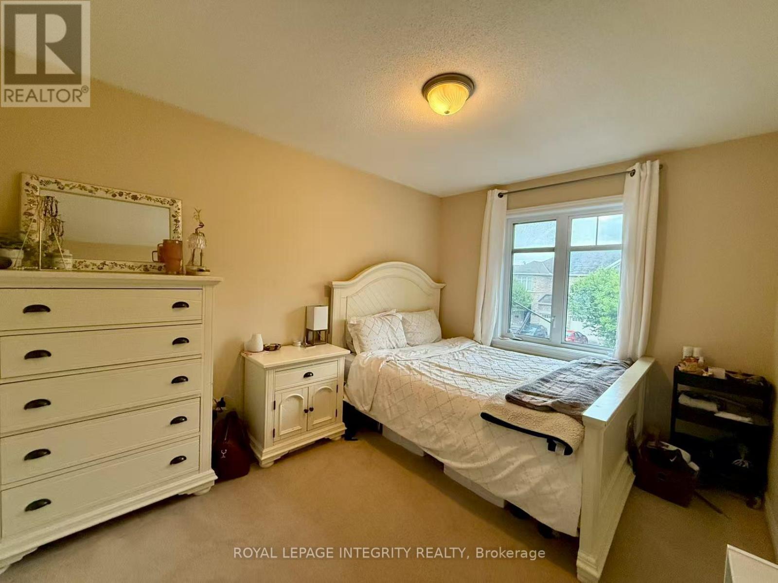 Photo 6 of 1029 Ottenbrite Crescent, Ottawa ON