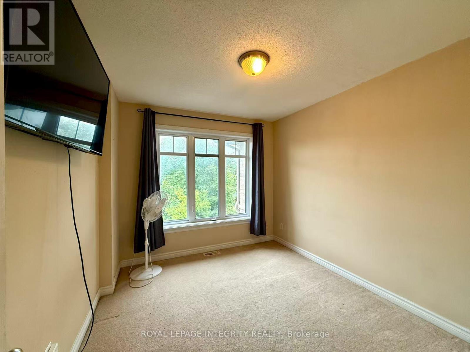 Photo 11 of 1029 Ottenbrite Crescent, Ottawa ON