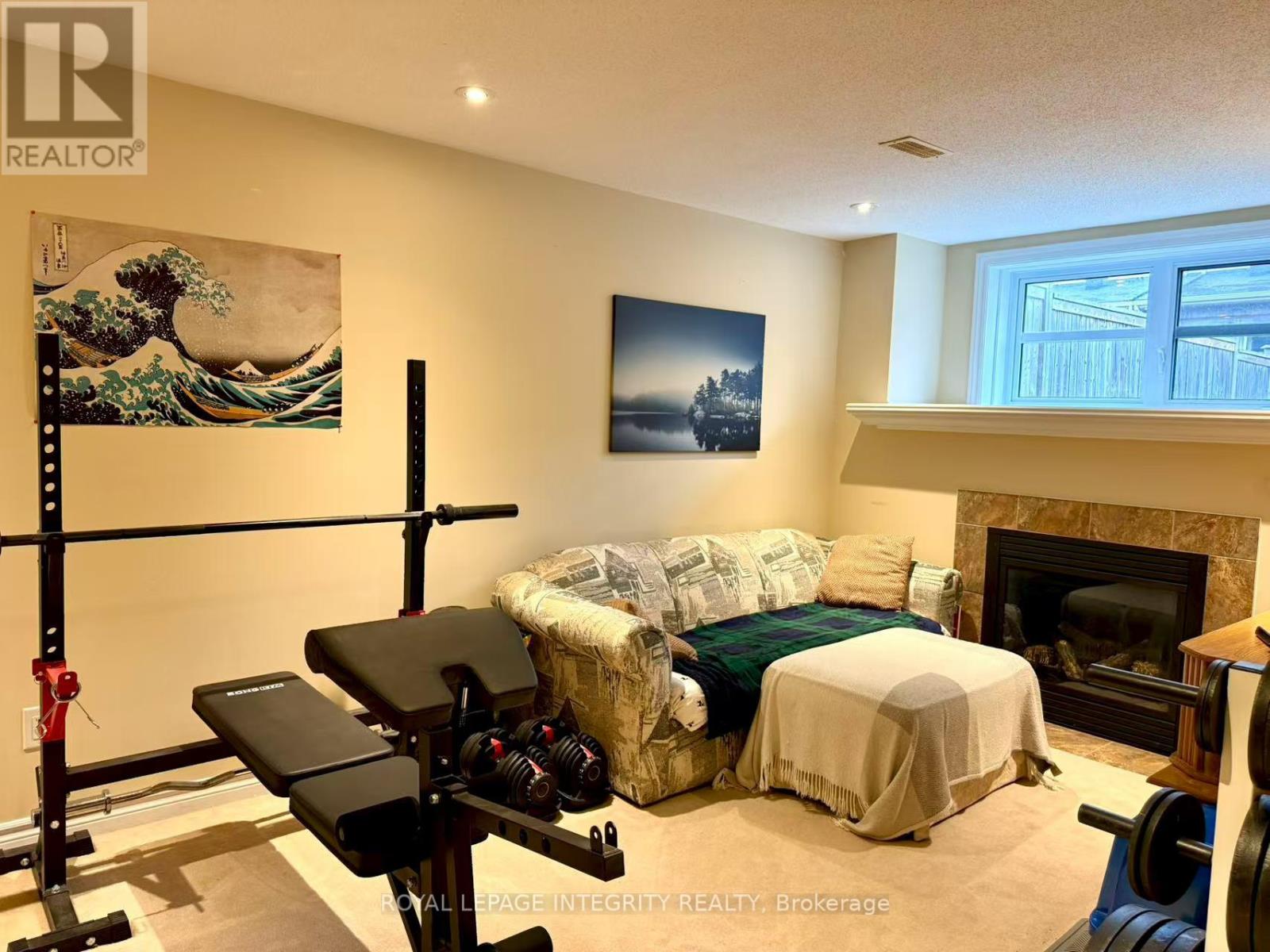 Photo 15 of 1029 Ottenbrite Crescent, Ottawa ON
