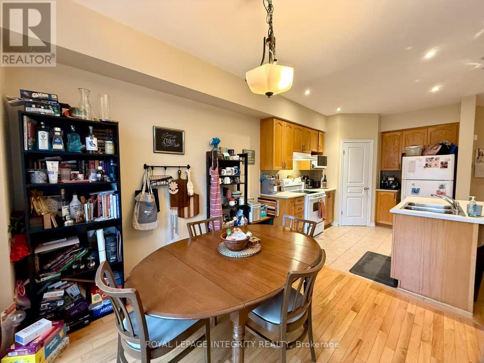 Photo 2 of 1029 Ottenbrite Crescent, Ottawa ON