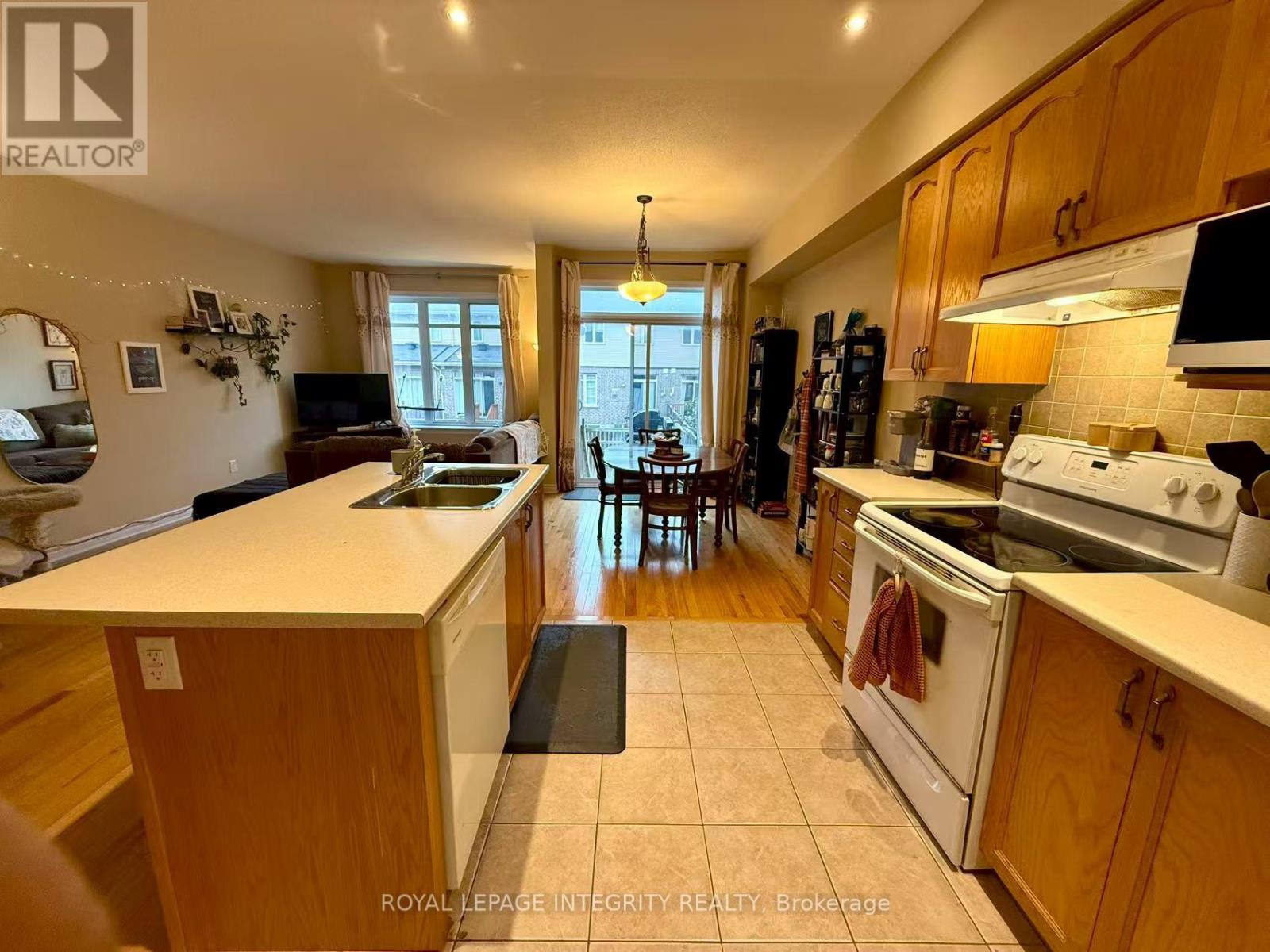 Photo 18 of 1029 Ottenbrite Crescent, Ottawa ON