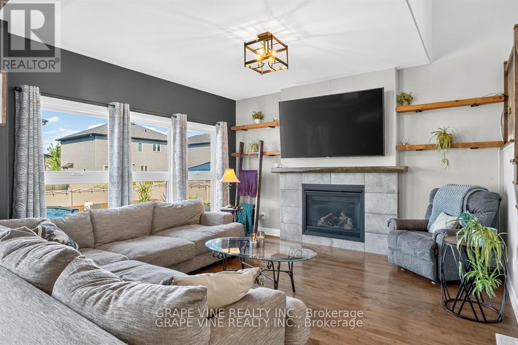 Photo 4 of 414 Provence Avenue, Russell ON