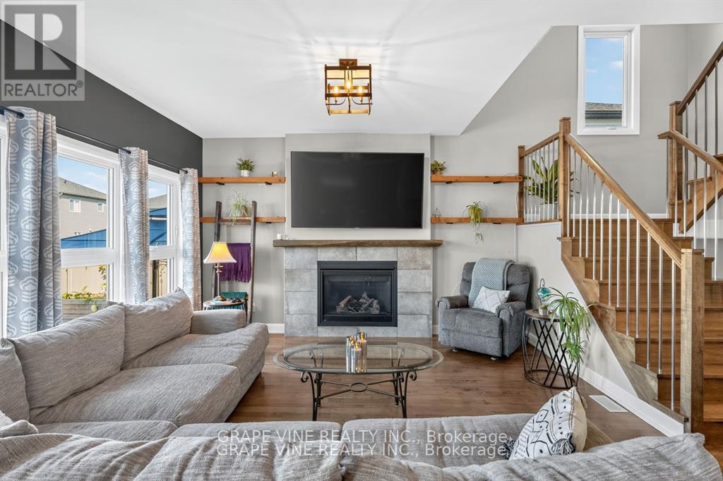 Photo 12 of 414 Provence Avenue, Russell ON