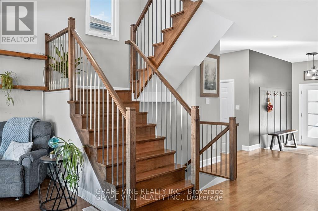 Photo 9 of 414 Provence Avenue, Russell ON