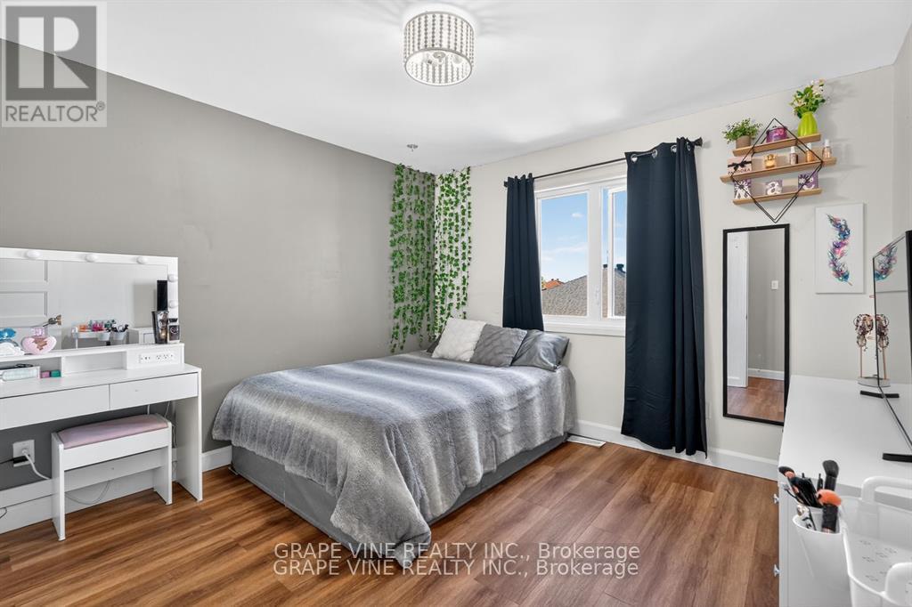 Photo 3 of 414 Provence Avenue, Russell ON