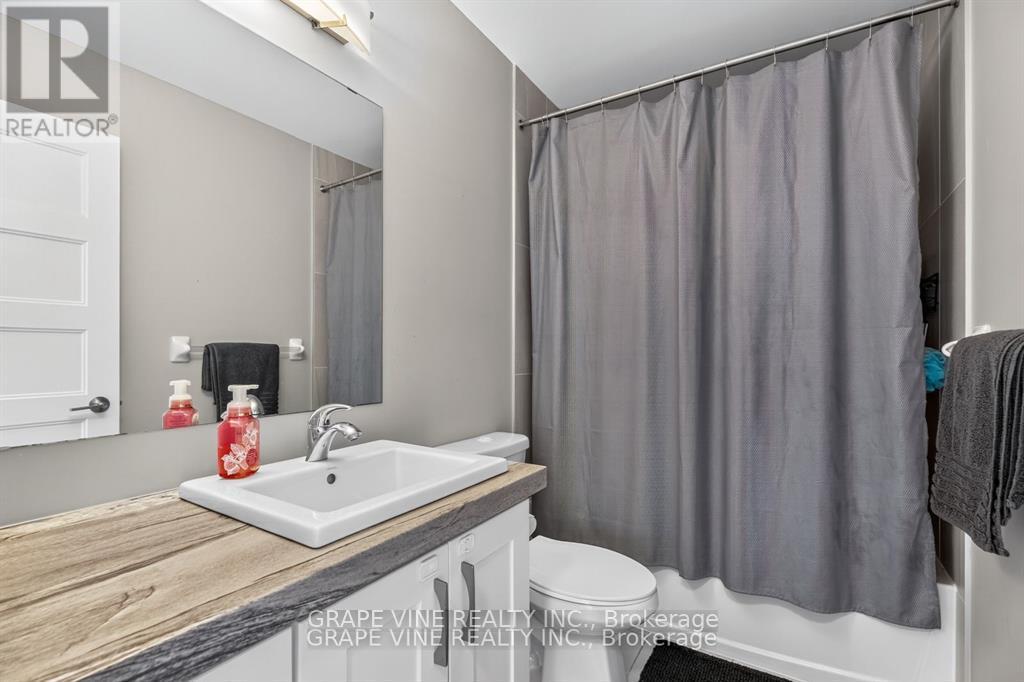 Photo 23 of 414 Provence Avenue, Russell ON