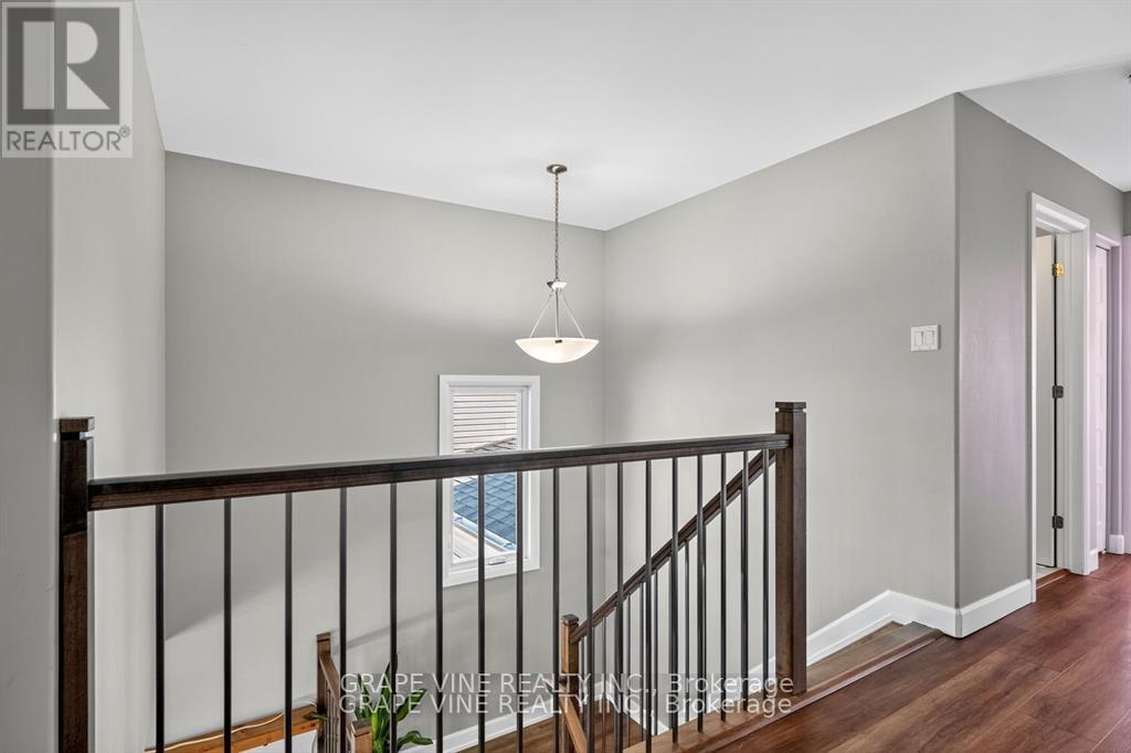 Photo 17 of 414 Provence Avenue, Russell ON