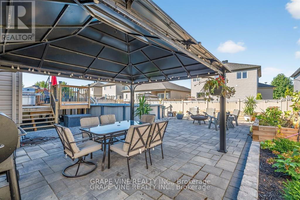 Photo 25 of 414 Provence Avenue, Russell ON