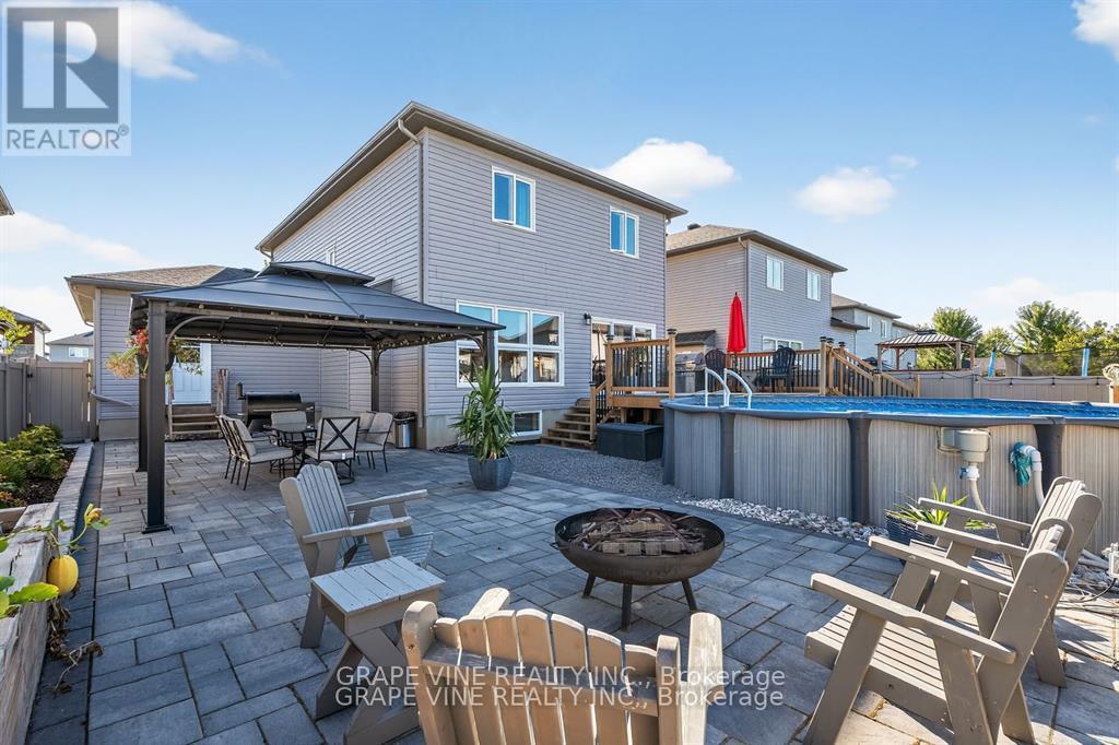 Photo 18 of 414 Provence Avenue, Russell ON