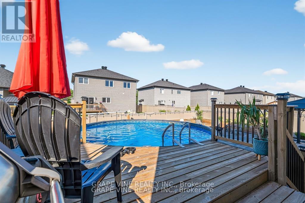 Photo 5 of 414 Provence Avenue, Russell ON