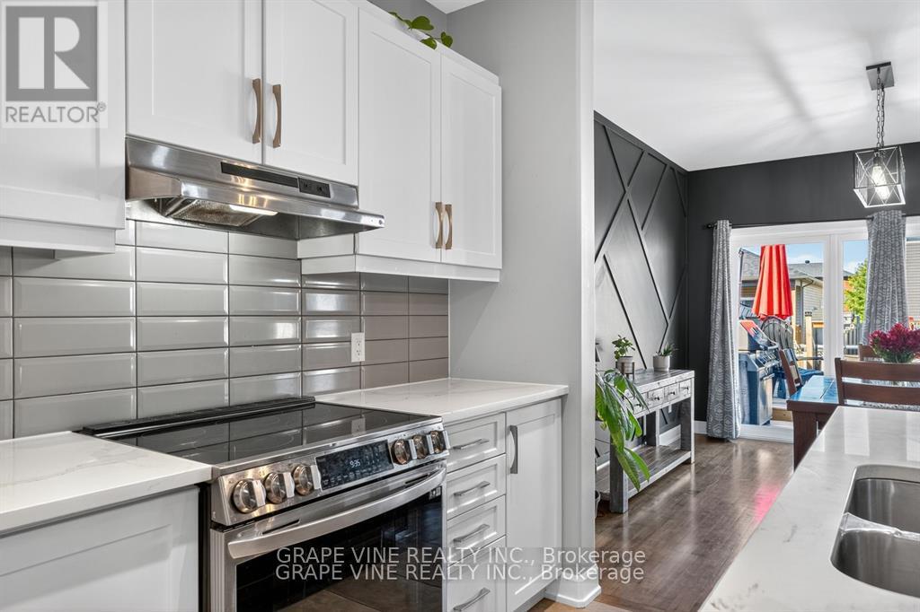 Photo 8 of 414 Provence Avenue, Russell ON