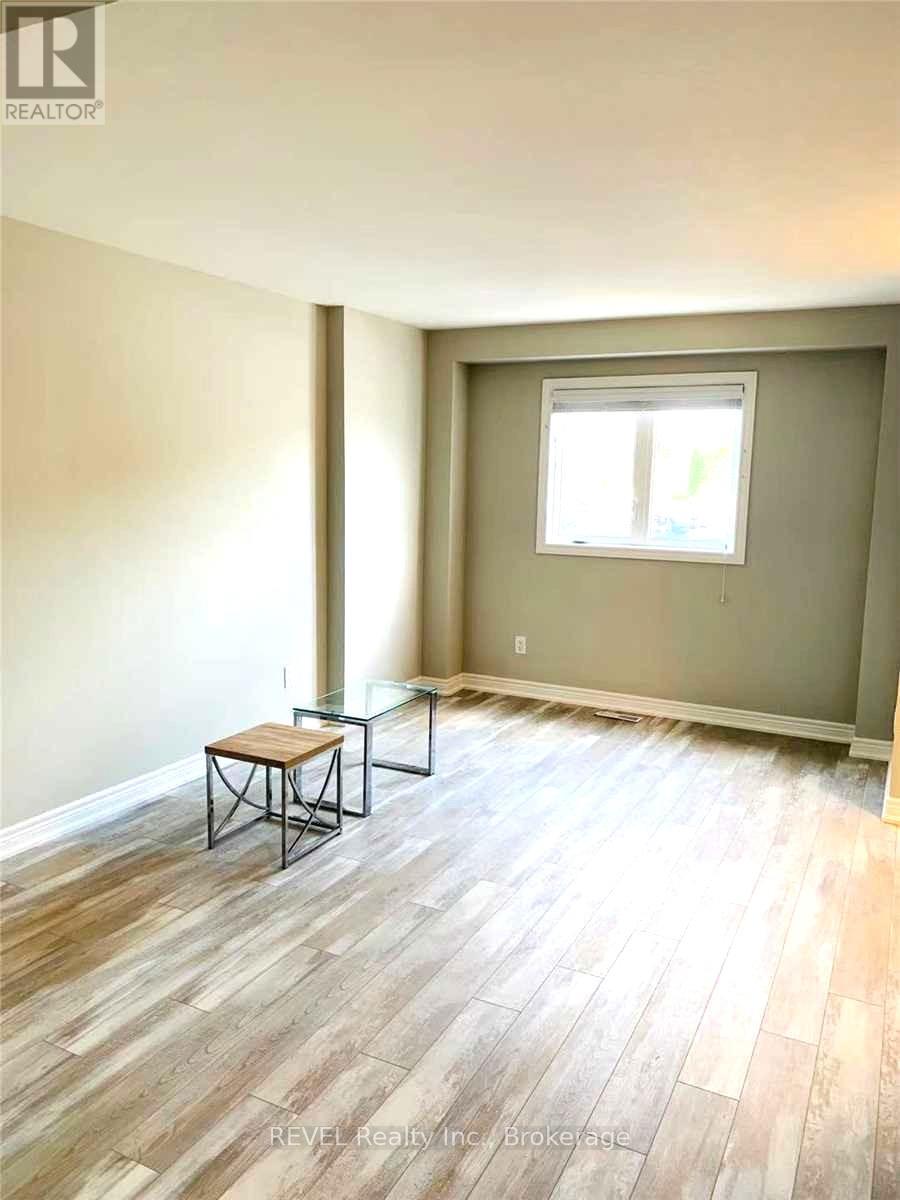 Photo 2 of 78 7768 Ascot Circle, Niagara Falls ON