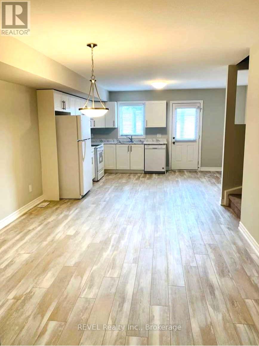 Photo 7 of 78 7768 Ascot Circle, Niagara Falls ON