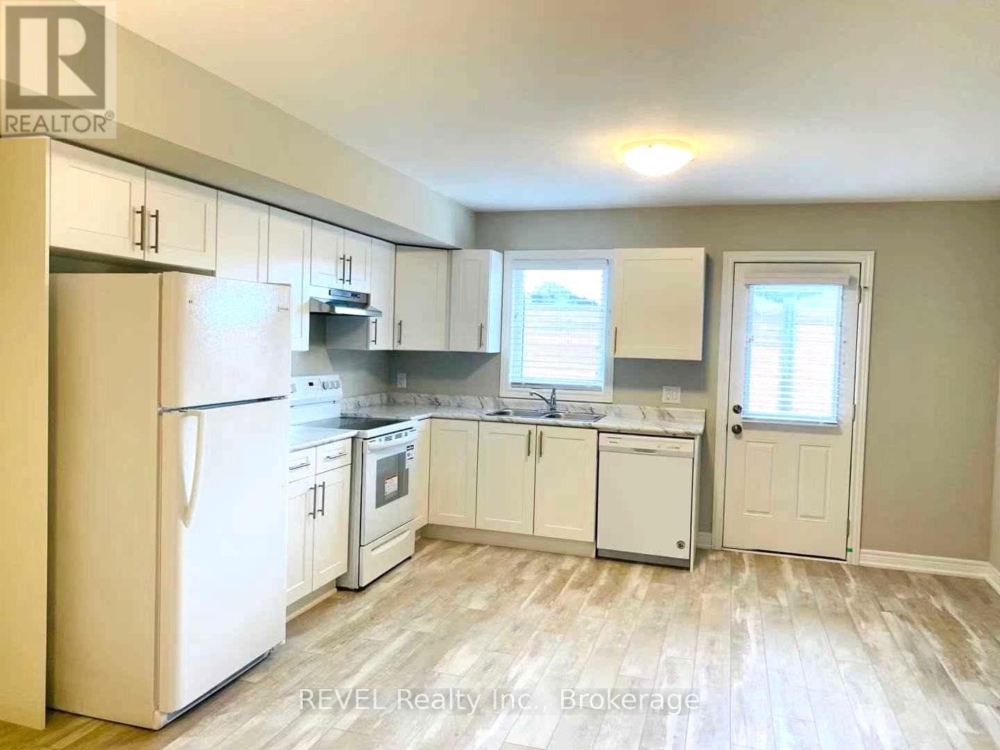 Photo 9 of 78 7768 Ascot Circle, Niagara Falls ON