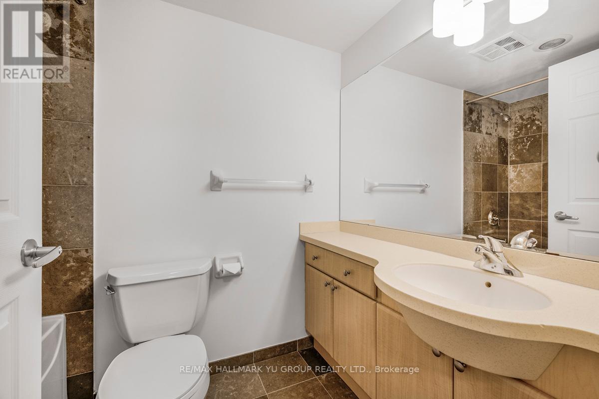 Photo 4 of 4101 763 Bay Street, Toronto ON