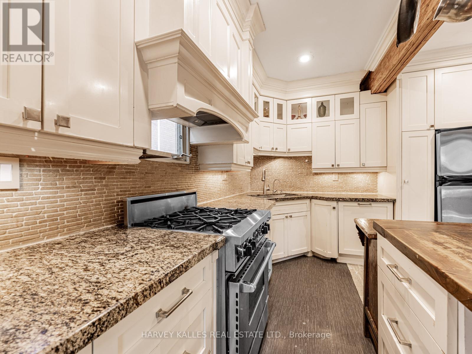 Photo 3 of 329 Glen Road, Toronto ON