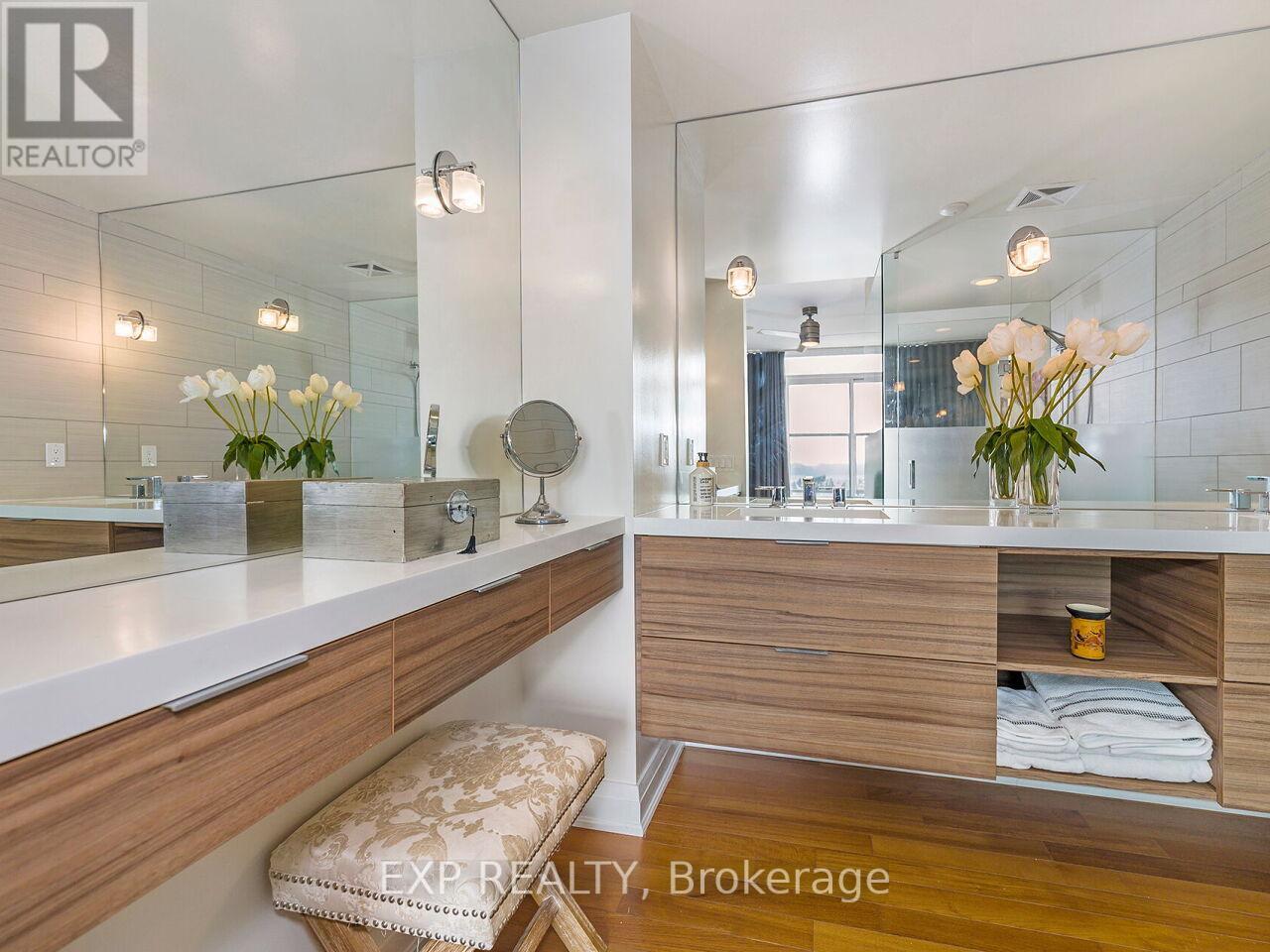 Photo 6 of 911 90 Stadium Road S, Toronto ON