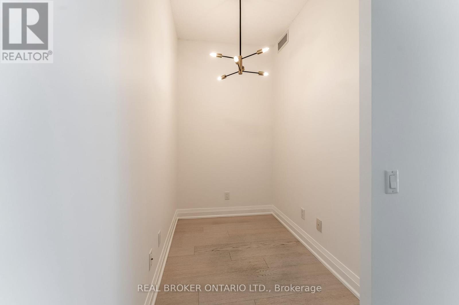 Photo 3 of 1509 83 Redpath Avenue, Toronto ON