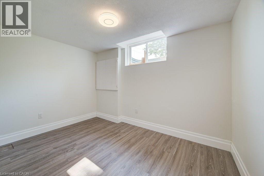 Photo 27 of 153 Starwood Drive, Guelph ON
