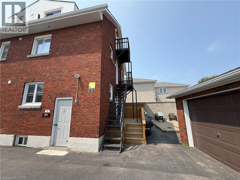 Photo 2 of 5957 Barker Street, Niagara Falls ON