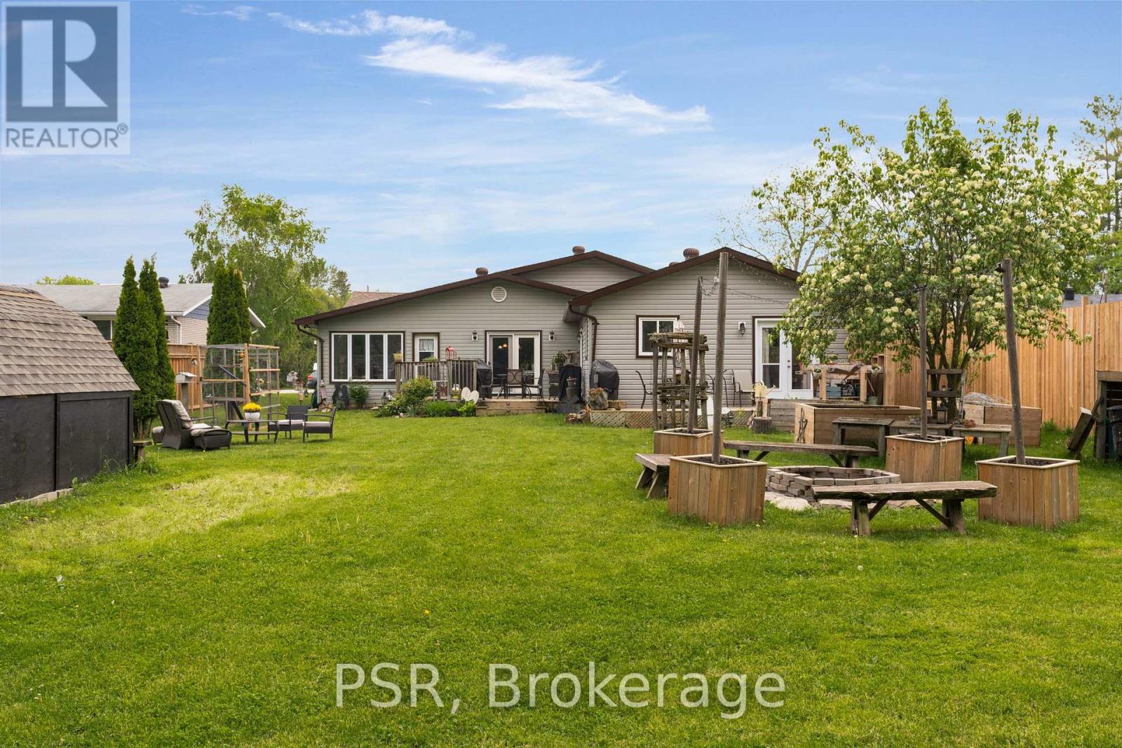 Photo 3 of 206 William Street, Clearview ON