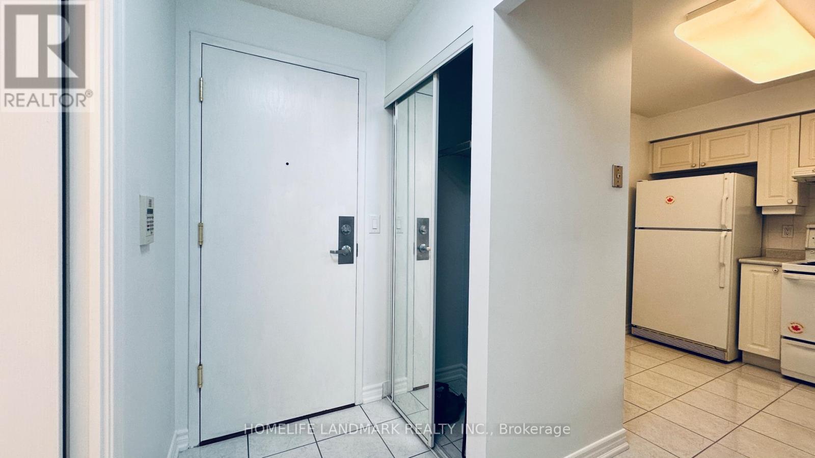 Photo 1 of 3338 68 Corporate Drive, Toronto ON