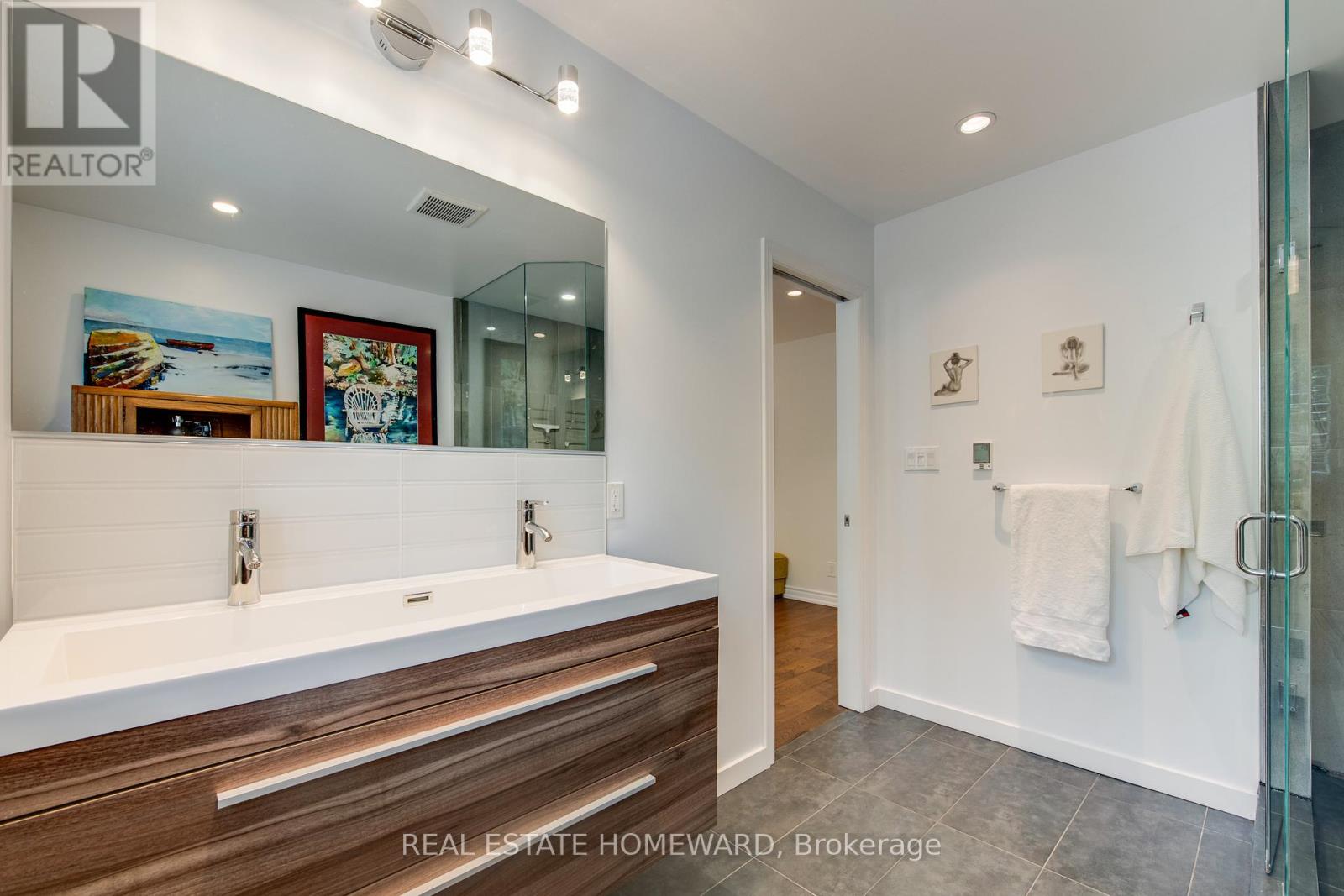 Photo 26 of 52 Harewood Avenue, Toronto ON