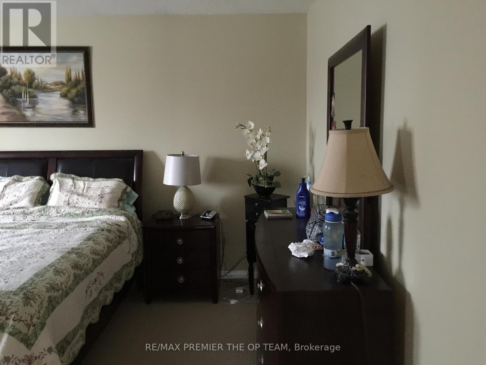 Photo 10 of 21 Pentland Crescent, Vaughan ON