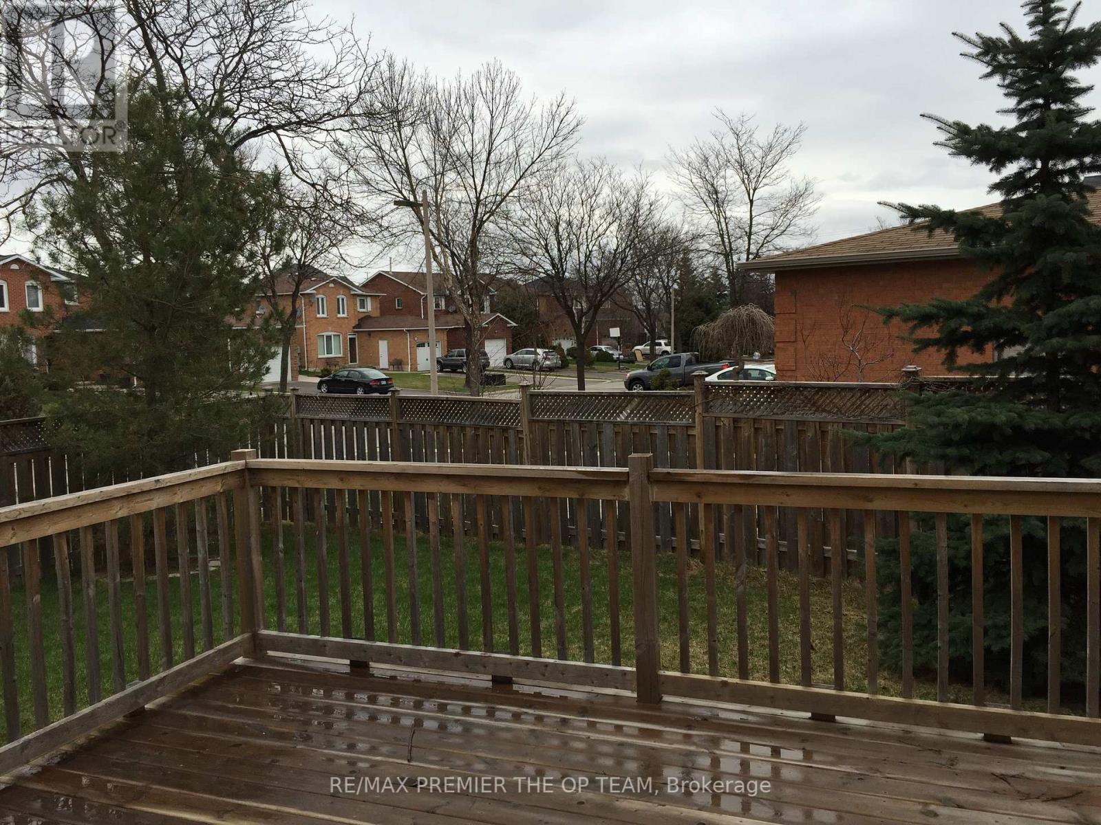 Photo 17 of 21 Pentland Crescent, Vaughan ON