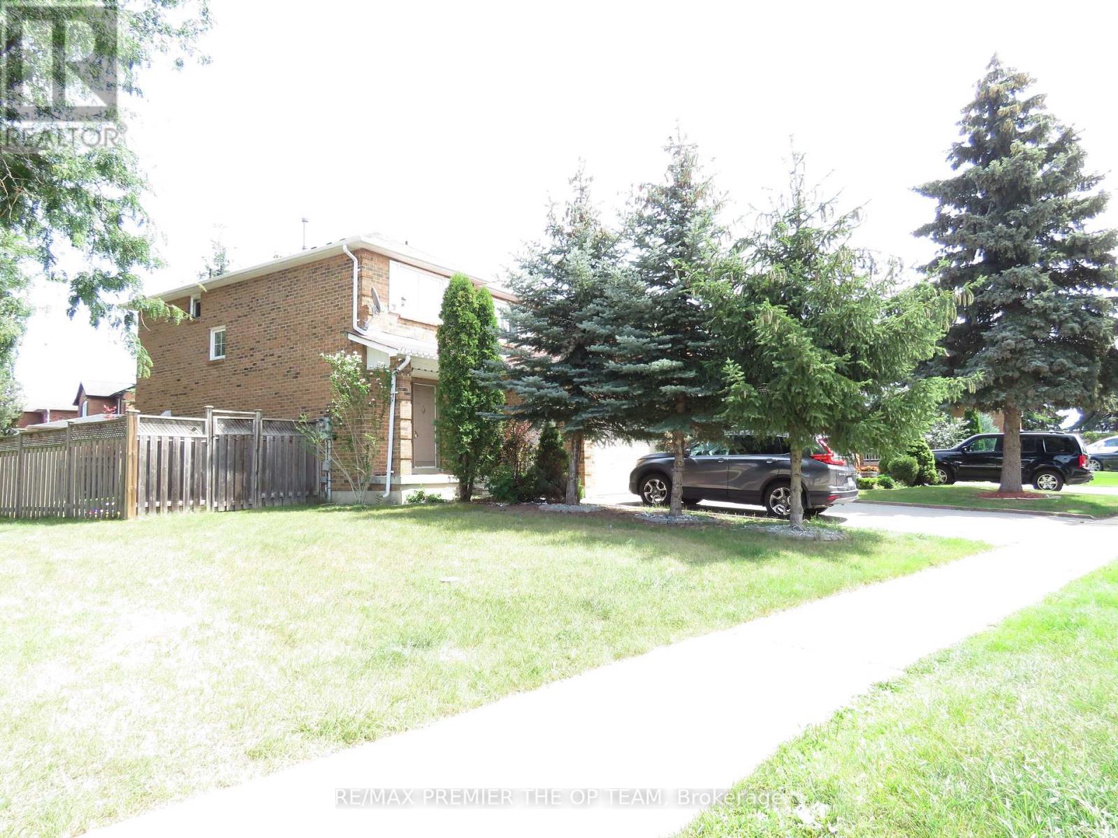 Photo 3 of 21 Pentland Crescent, Vaughan ON