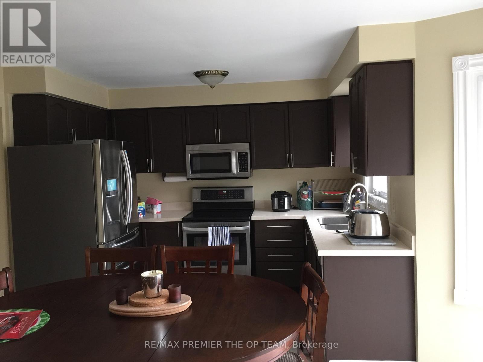 Photo 6 of 21 Pentland Crescent, Vaughan ON
