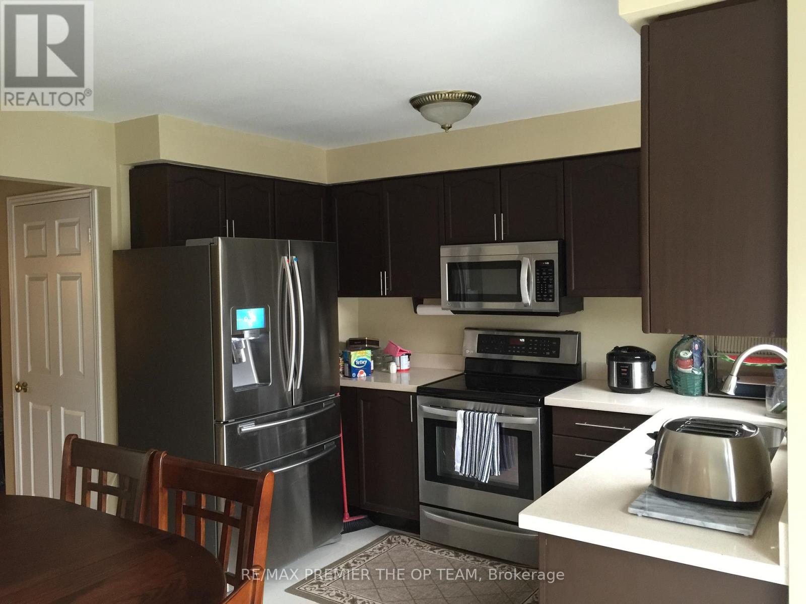 Photo 7 of 21 Pentland Crescent, Vaughan ON