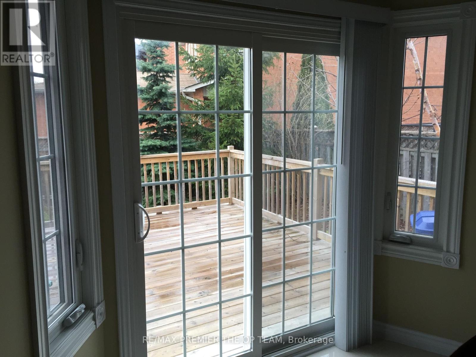 Photo 9 of 21 Pentland Crescent, Vaughan ON
