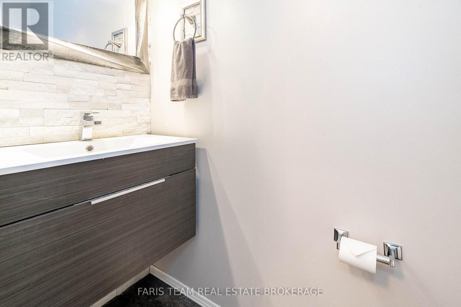 Photo 5 of 371 Millard Street, Orillia ON