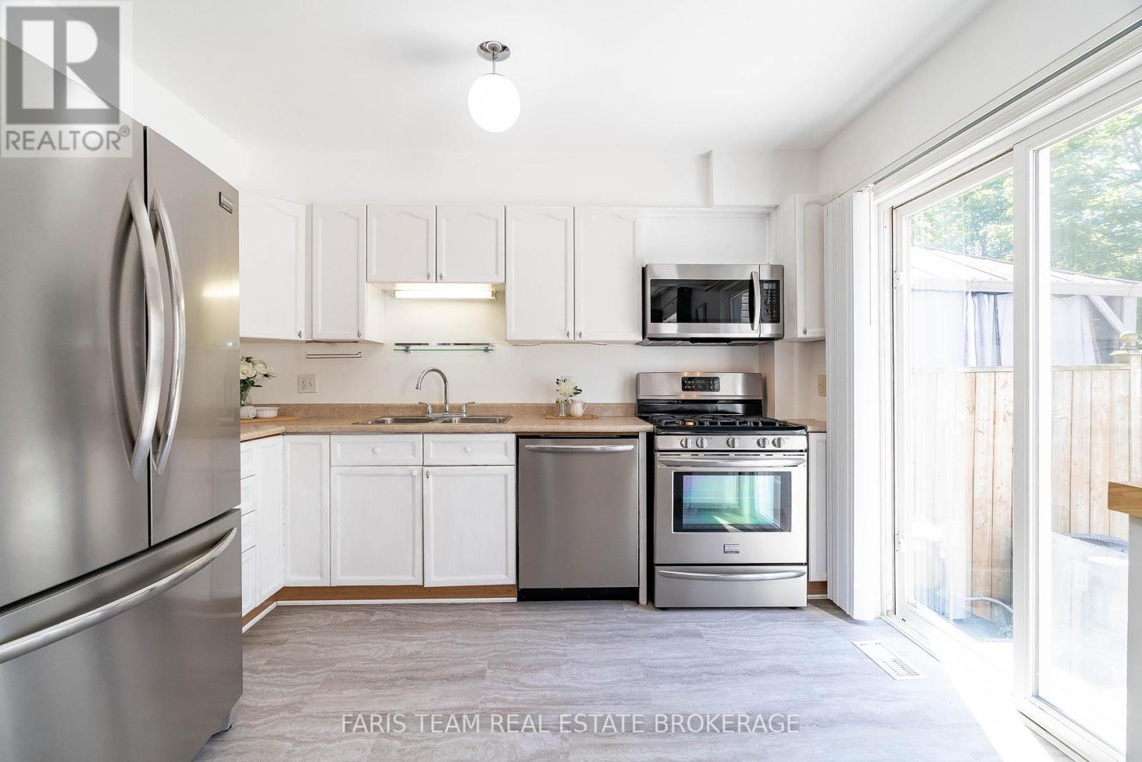Photo 14 of 371 Millard Street, Orillia ON