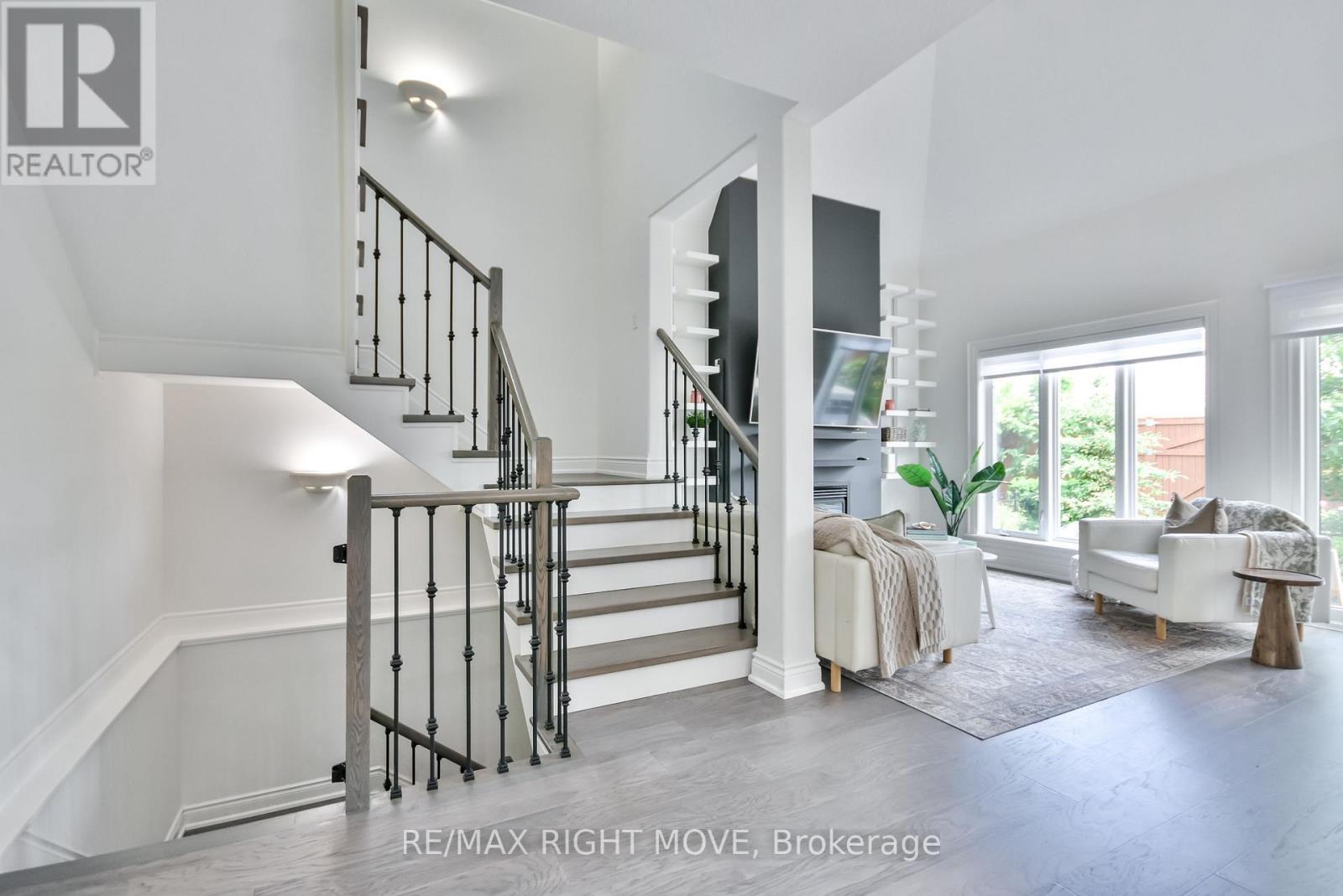 Photo 4 of 28 10 Invermara Court, Orillia ON