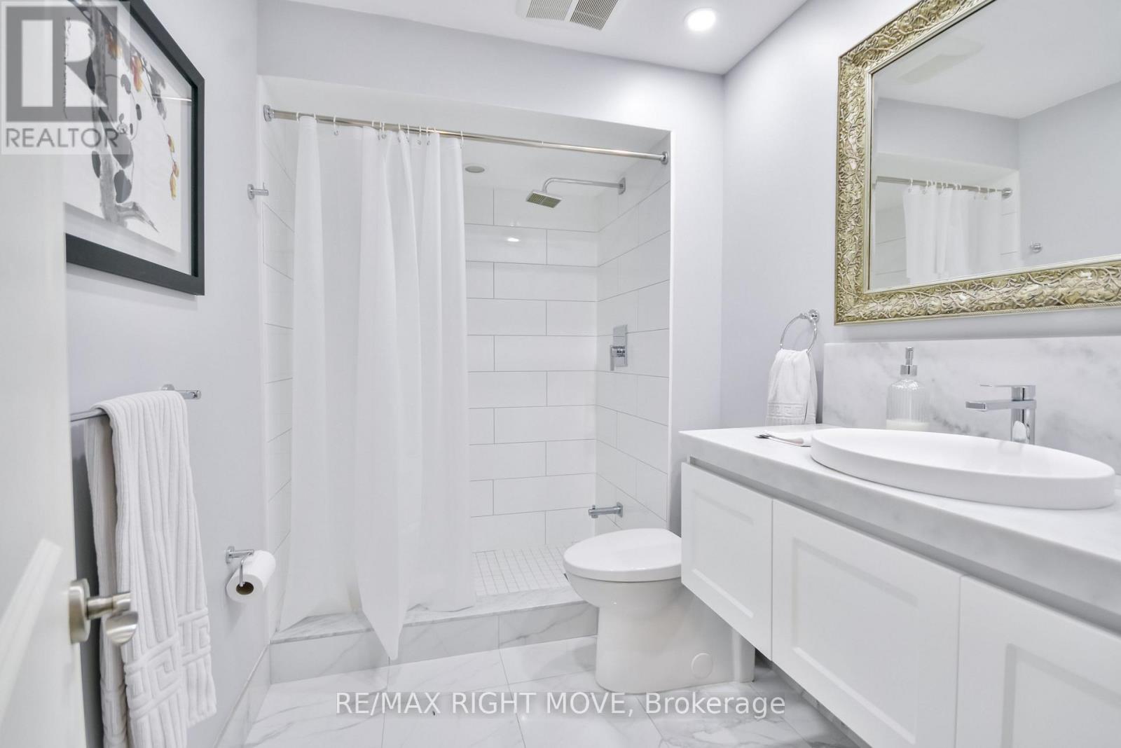 Photo 18 of 28 10 Invermara Court, Orillia ON