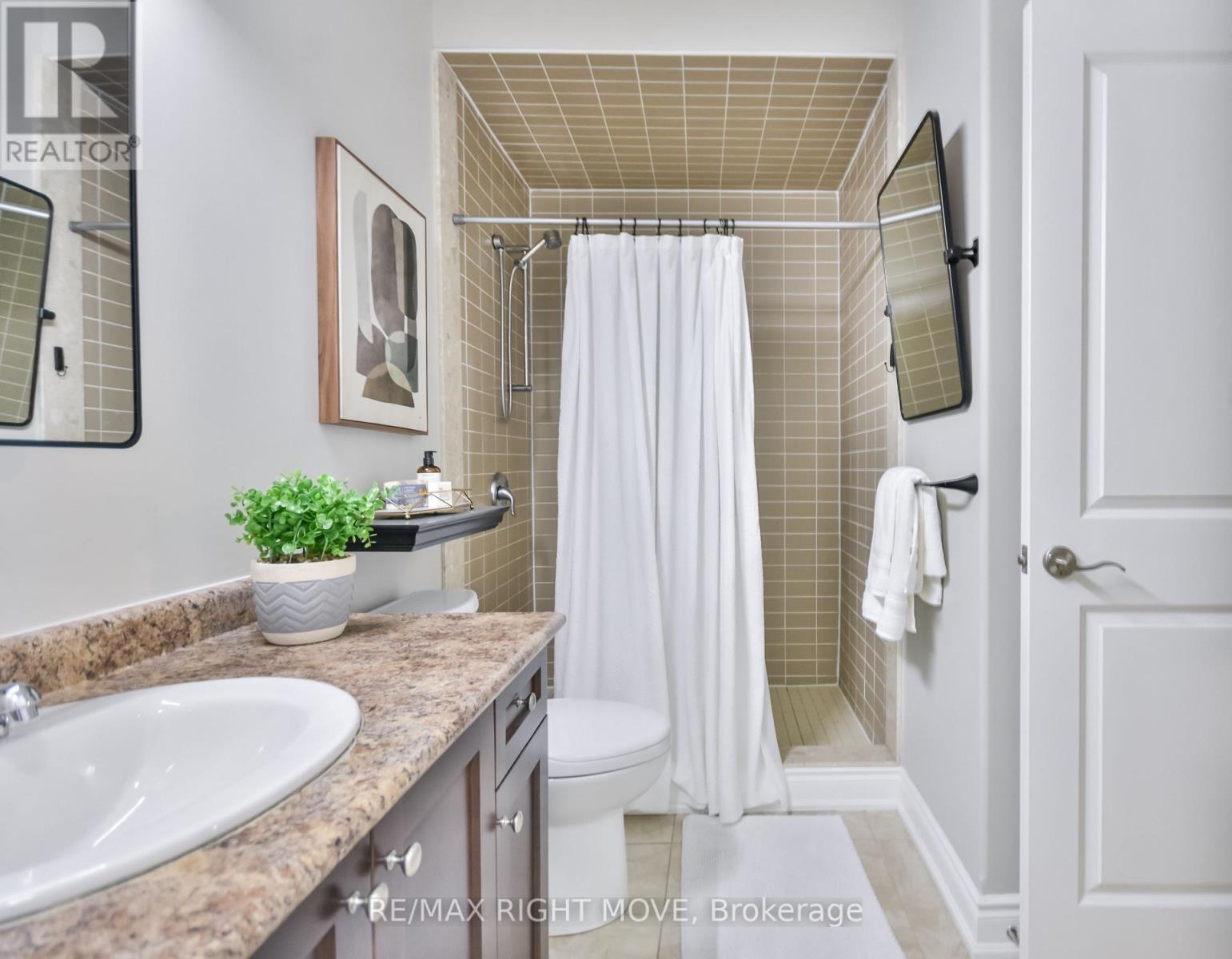 Photo 3 of 28 10 Invermara Court, Orillia ON