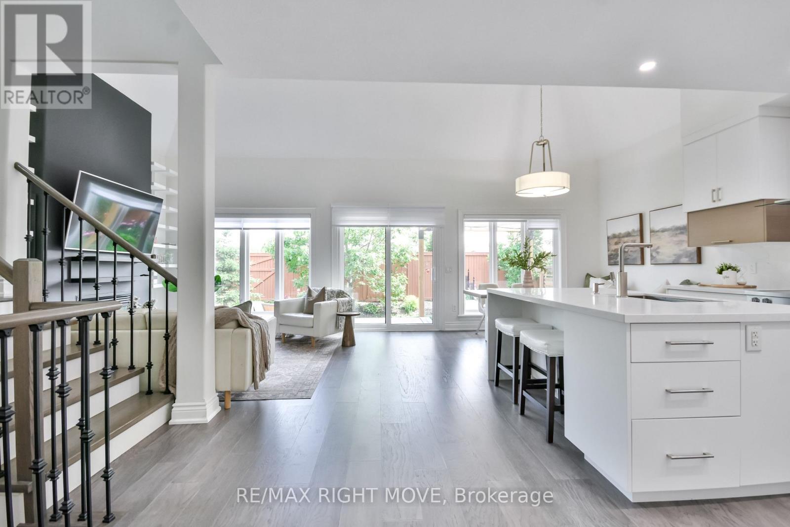 Photo 13 of 28 10 Invermara Court, Orillia ON