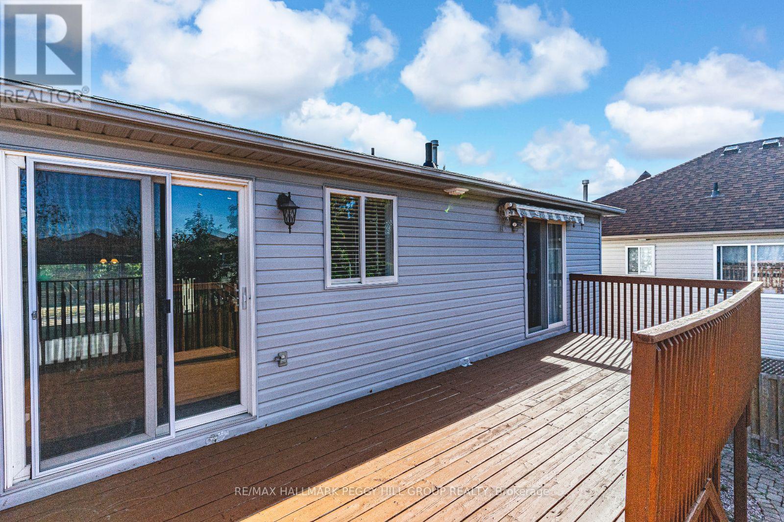 Photo 10 of 261 Mapleton Avenue, Barrie ON