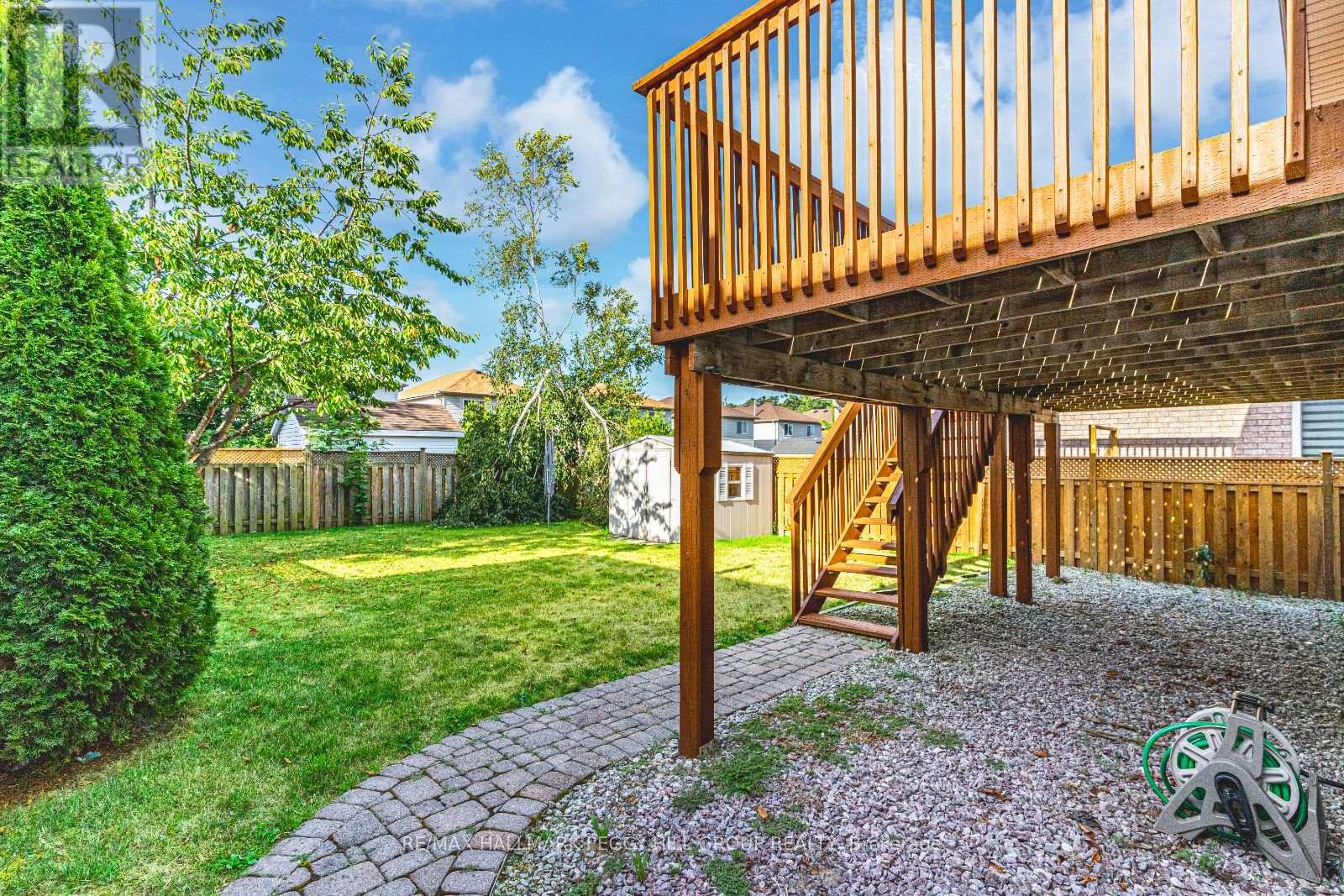 Photo 11 of 261 Mapleton Avenue, Barrie ON