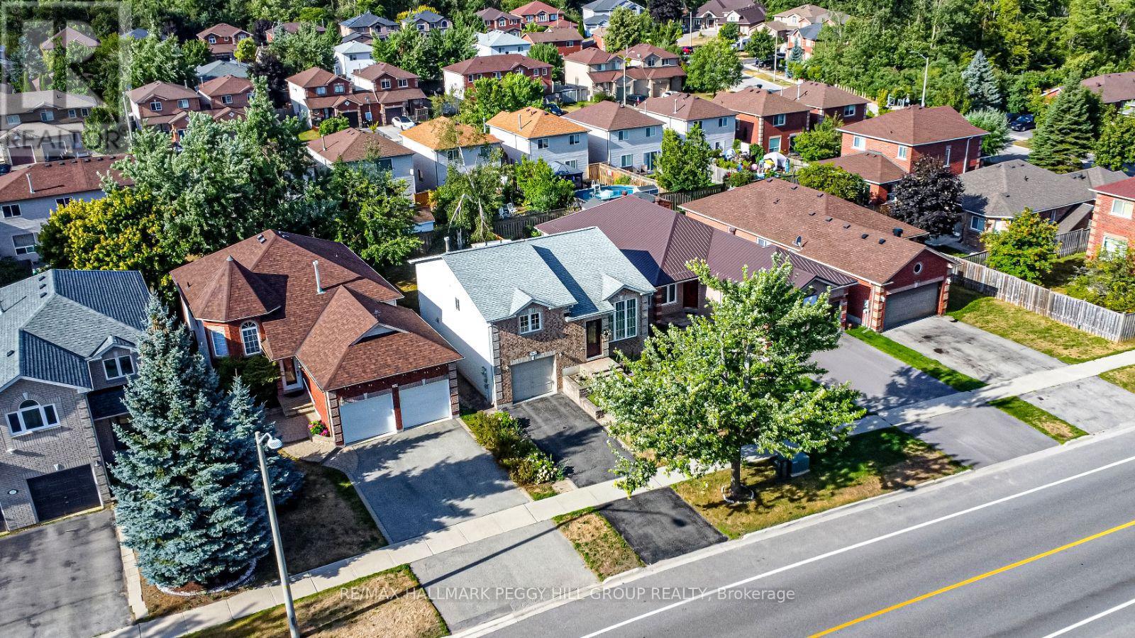 Photo 13 of 261 Mapleton Avenue, Barrie ON