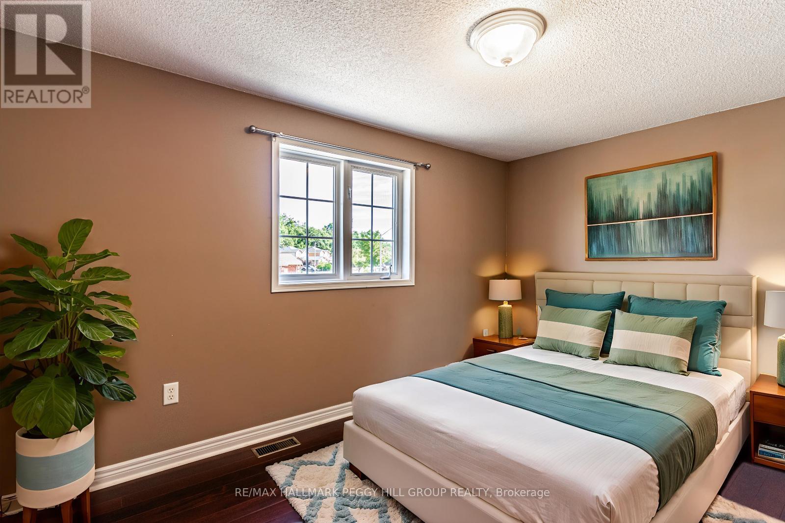 Photo 5 of 261 Mapleton Avenue, Barrie ON