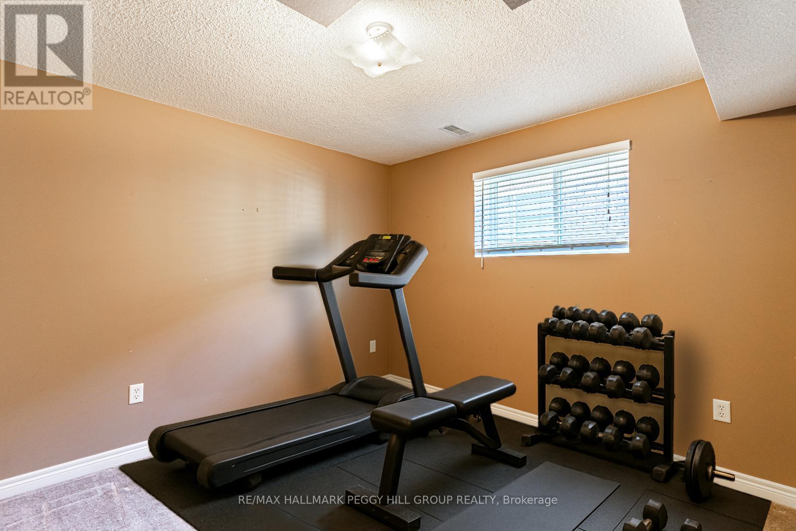 Photo 8 of 261 Mapleton Avenue, Barrie ON