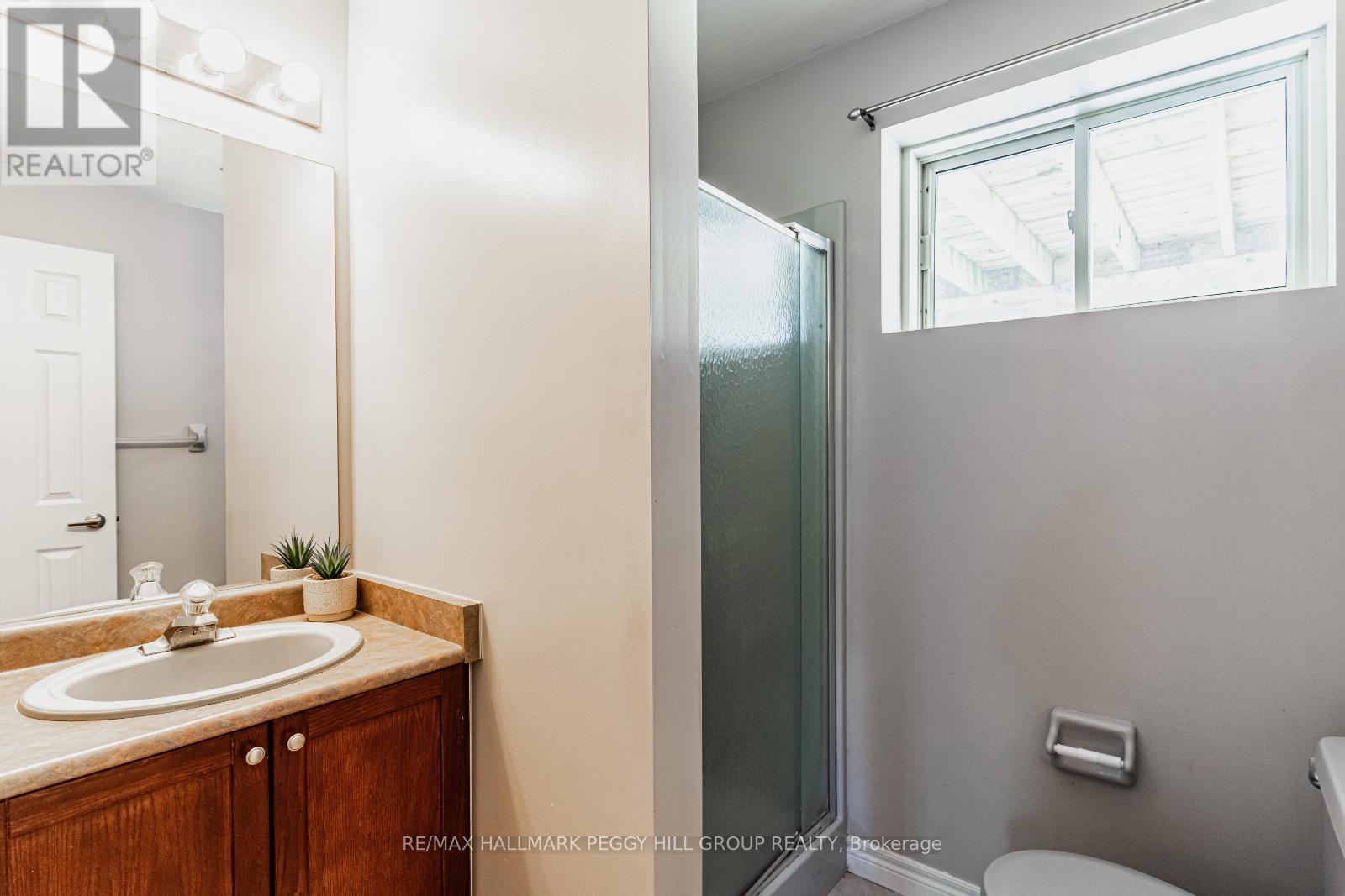 Photo 9 of 261 Mapleton Avenue, Barrie ON