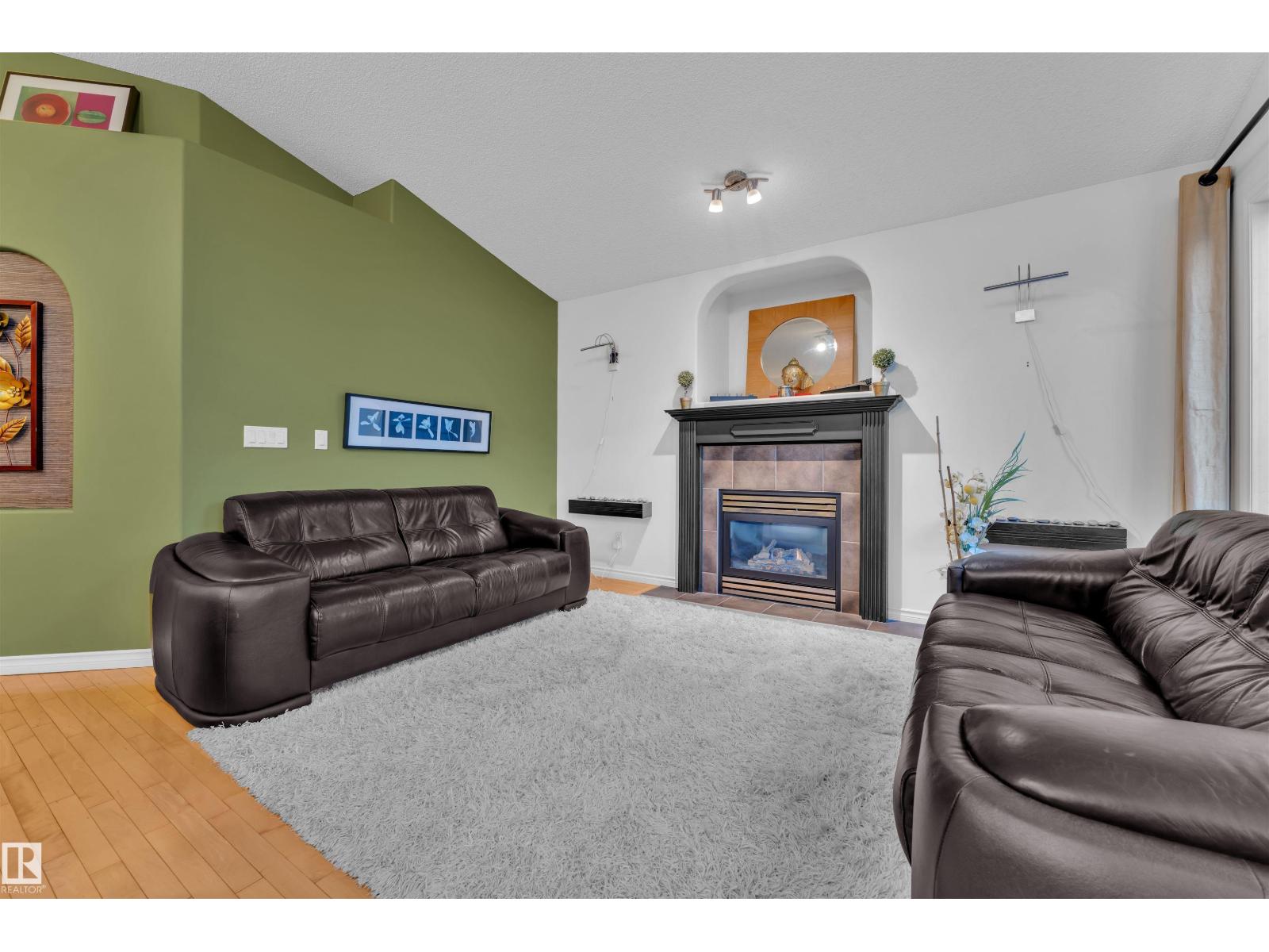 Photo 7 of 3139 24 Av Nw, Edmonton AB