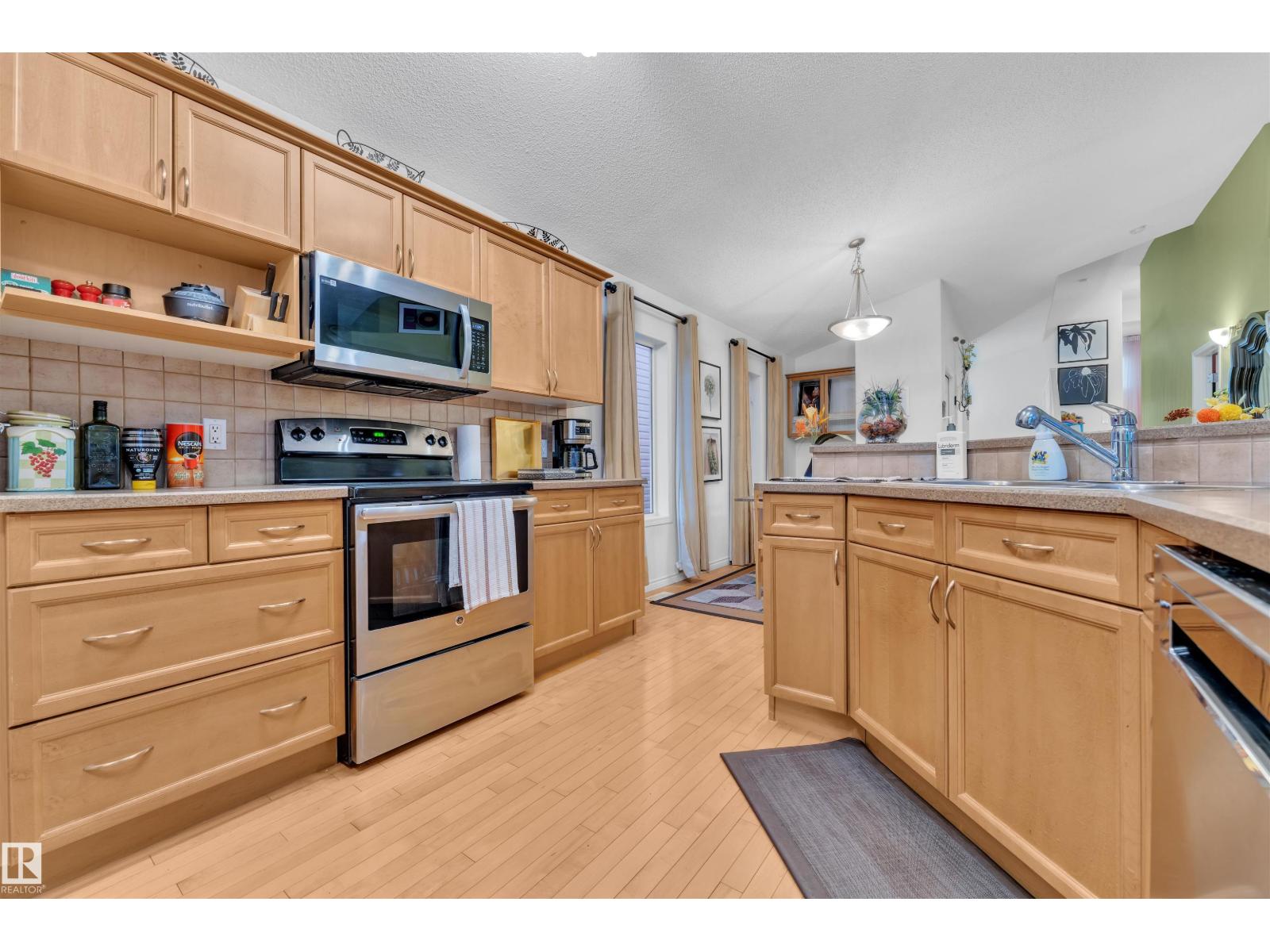 Photo 17 of 3139 24 Av Nw, Edmonton AB
