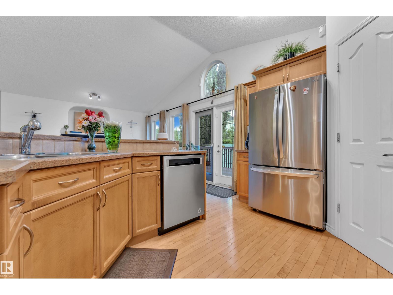 Photo 11 of 3139 24 Av Nw, Edmonton AB